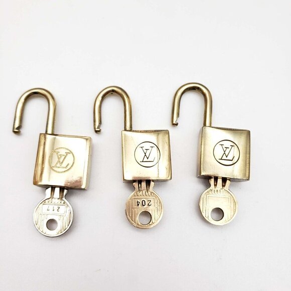 100% Authentic Louis Vuitton Vintage Lock Shiny Gold [ 1 Lock and 1 Key] - Picture 5 of 5